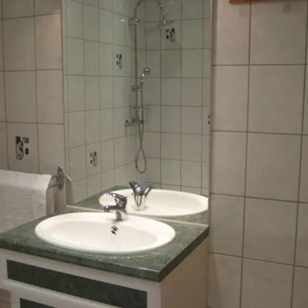 Ideal Pour Cure Thermale, Proche Port De Plaisance, Terrasse Et Grand Terrain. - Fr-1-589-69