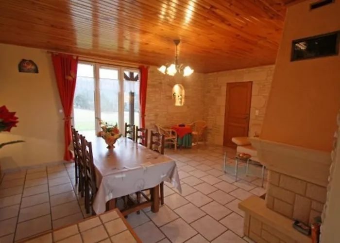 Ideal Pour Cure Thermale, Proche Port De Plaisance, Terrasse Et Grand Terrain. - Fr-1-589-69 * Fontenoy-le-Château