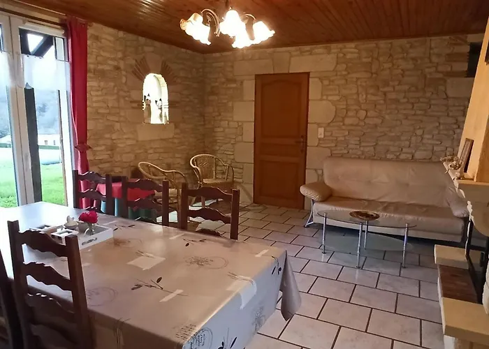 Ideal Pour Cure Thermale, Proche Port De Plaisance, Terrasse Et Grand Terrain. - Fr-1-589-69 Fontenoy-le-Château