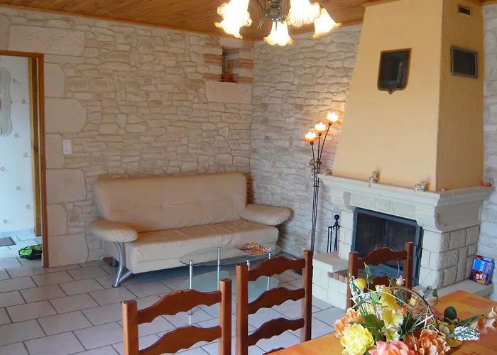 Ideal Pour Cure Thermale, Proche Port De Plaisance, Terrasse Et Grand Terrain. - Fr-1-589-69